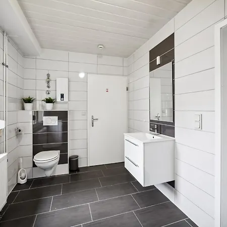 Monteur - Fuer Bis Zu 6 Personen In 63452 - Hu08a