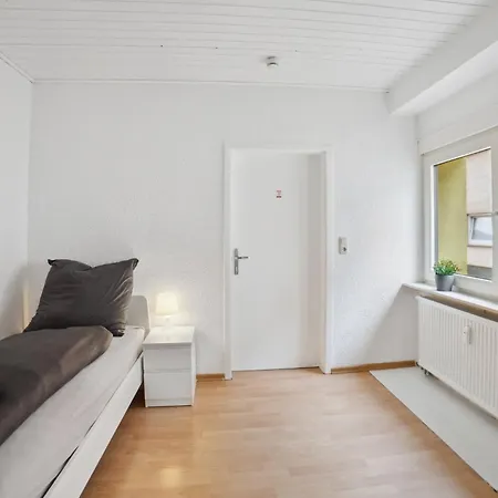 Monteur - Fuer Bis Zu 6 Personen In 63452 - Hu08a *